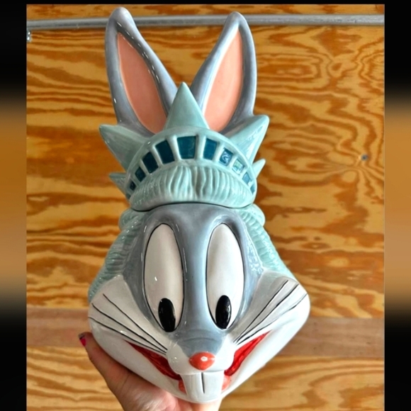 Vintage Bugs Bunny NY Statue Of Liberty Cookie Jar Looney Tunes 14 1996 - Picture 1 of 3
